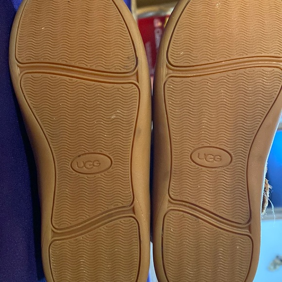 Toddler 12 tan silver stars ugg boots - Picture 6 of 6